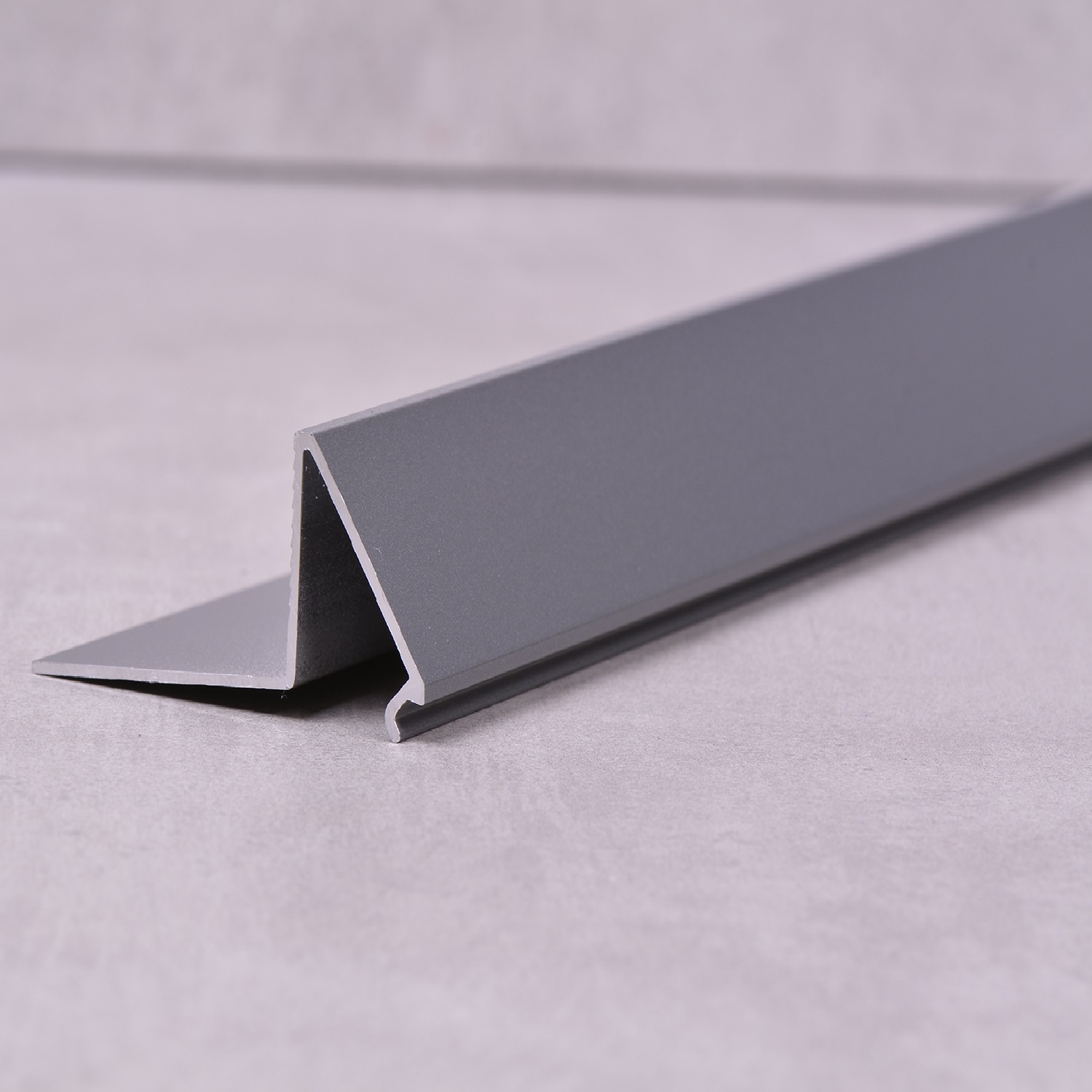 Perfil de alumínio de superfície de revestimento em pó de cor personalizada de tamanho OEM
