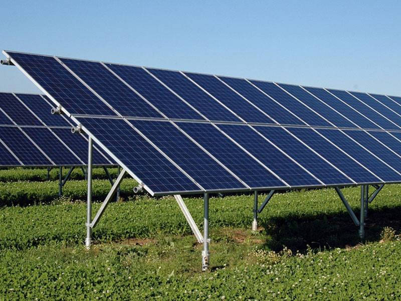 Sistemas de racks fotovoltaicos montados no solo
