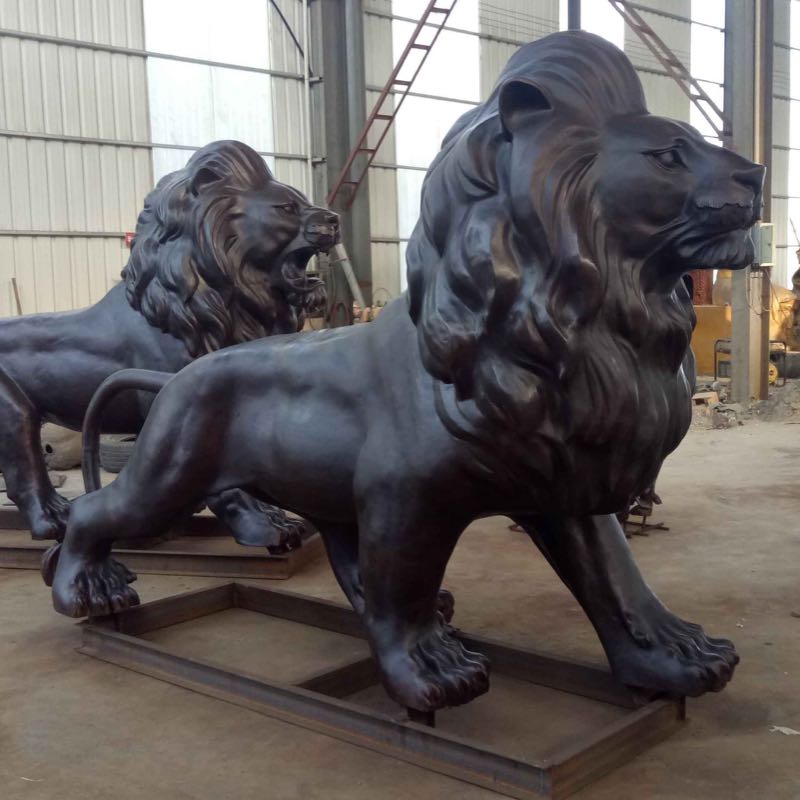 Esculturas de leão de bronze
