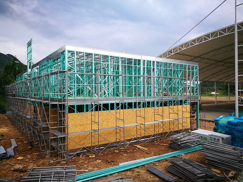 Sistema de vigas de piso de aço para construção de estrutura de aço leve
