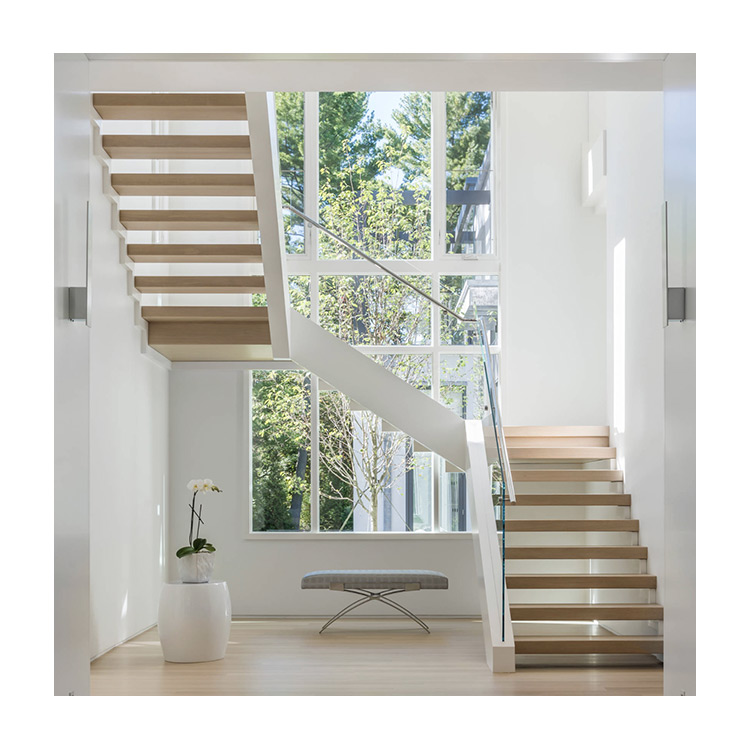 Design de corrimão de escada de aço inoxidável em forma de L em madeira branca
