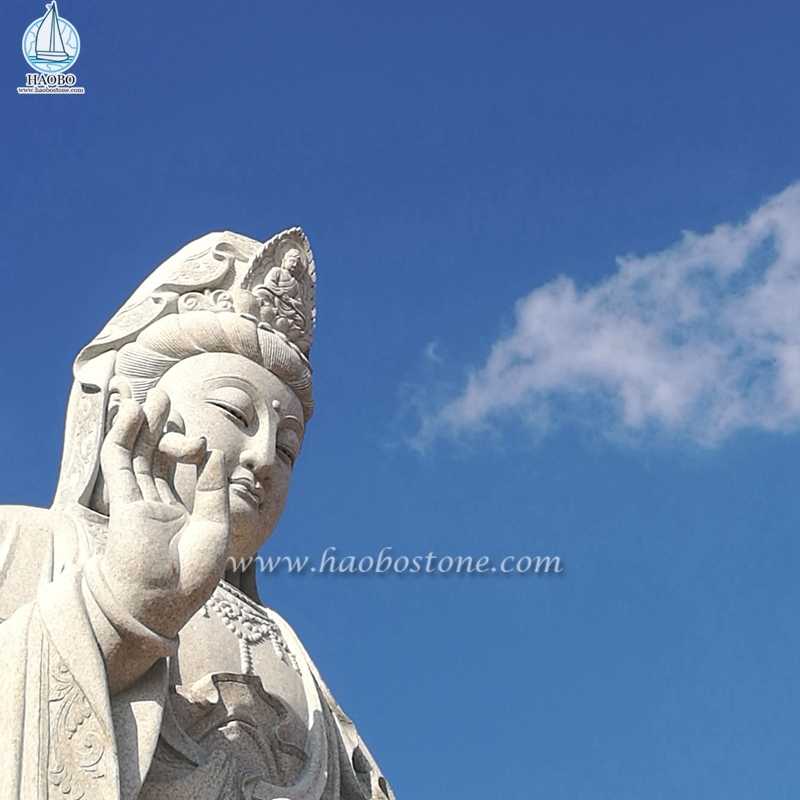 Estátua budista de Guanyin do templo religioso asiático do granito cinzento
