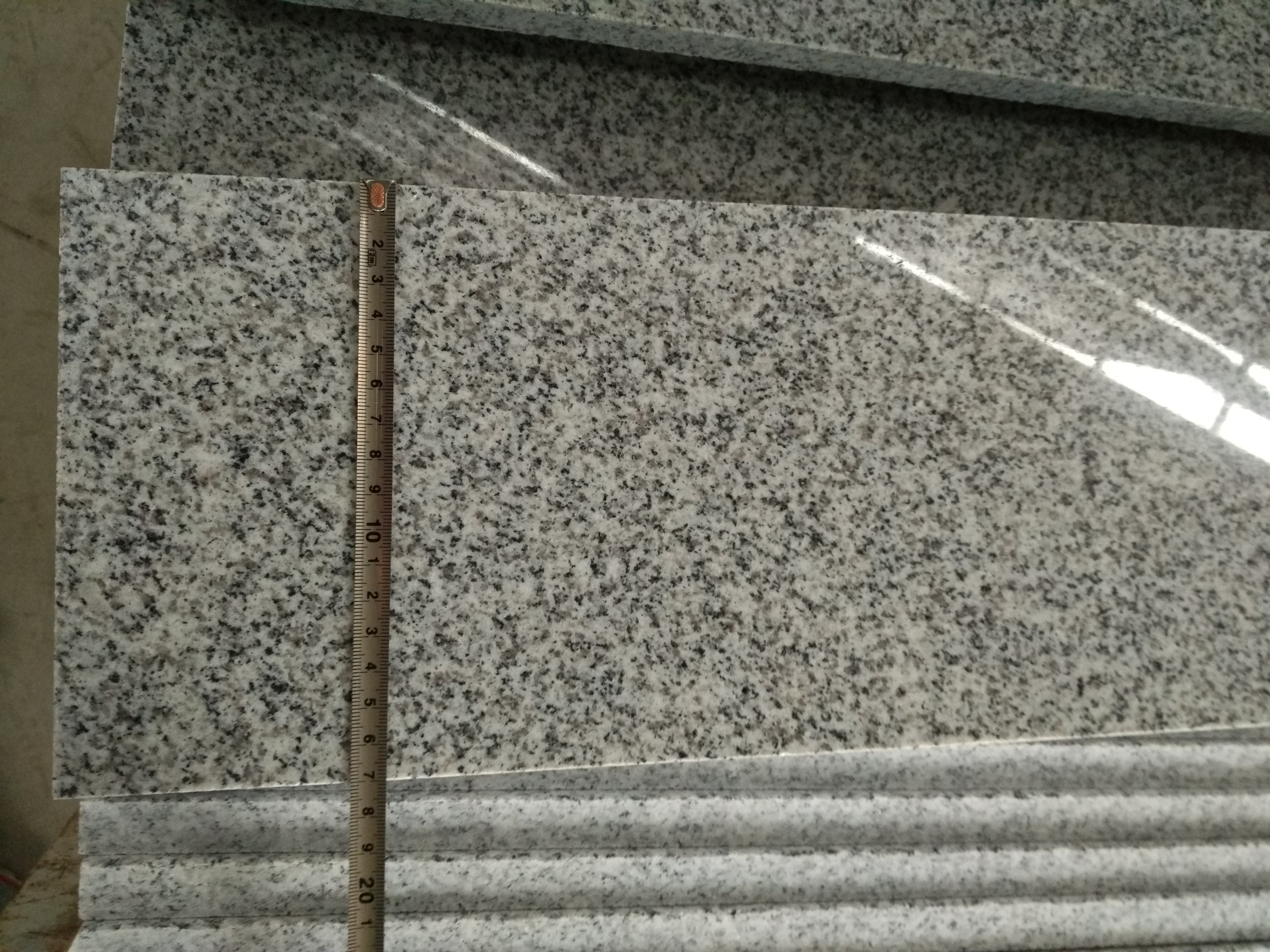Escada e degraus em granito G603 polido
