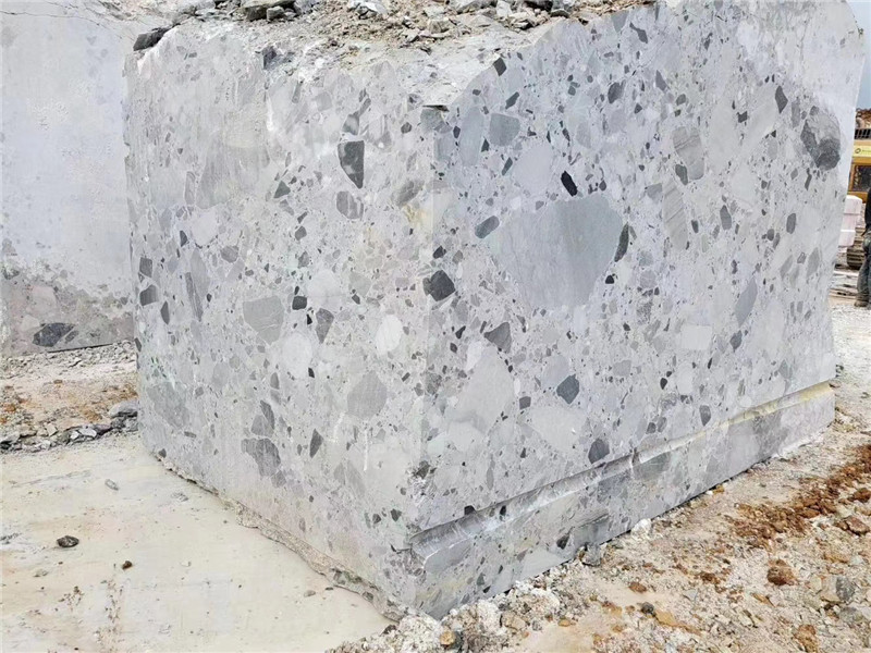 bloco de mármore cinza fóssil