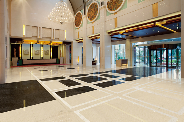 pisos de hotel mármore preto