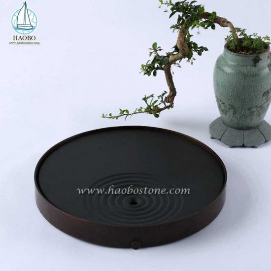 Bandeja de chá de pedra de granito preto esculpida em formato redondo
